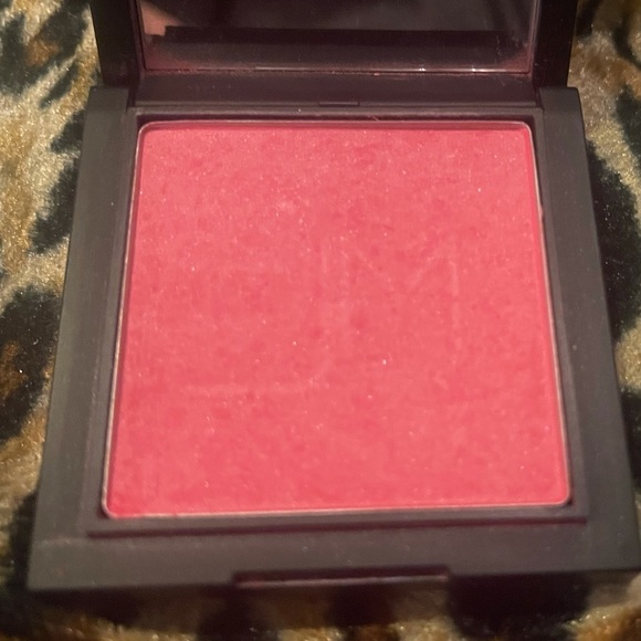 Gorgeous NEW Jay Manuel powder blush in shade ‘soft focus’ no box ❤️❤️ - Picture 2 of 6